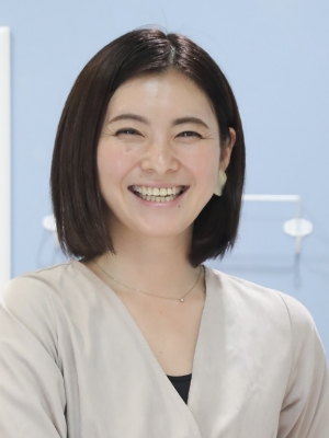 藤原はづき役 秋谷智子さんの写真